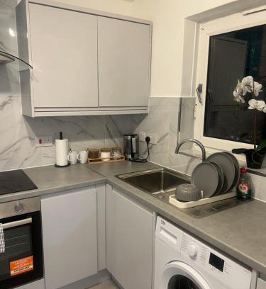Dagenham Apartment | Jay3 Suites - Modern, Spacious & Charming One Bedroom Apartment in Dagenham