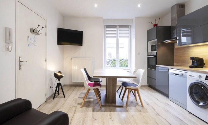 Vittel Apartment | Jean Reno: Ground floor apartment in a charming house (with parking)