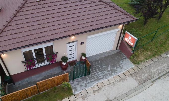 Vrnjacka Banja Apartment | JEDRO - Apartman sa garažnim parkingom