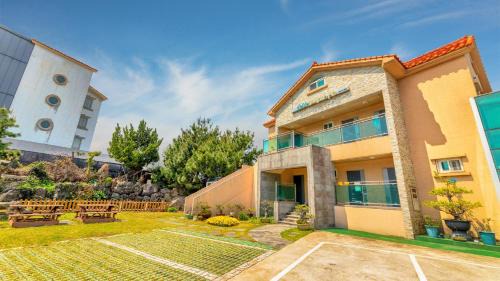 Downtown House | Jeju Badagreen Pension