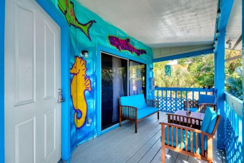 Siesta Key House | Jellyfish Unit, Walk to Beach & Siesta Key Village, Pet-Friendly