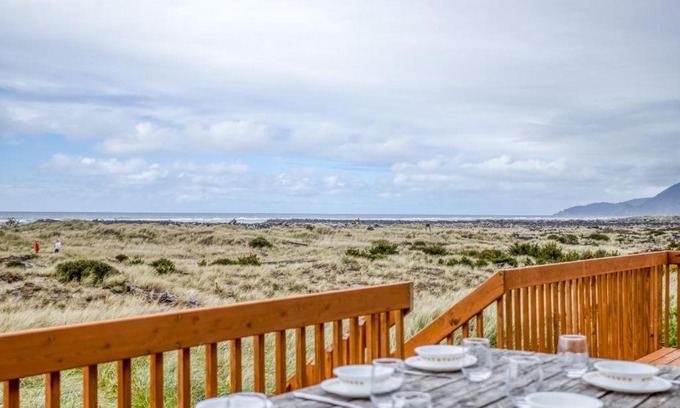 Rockaway Beach House | Jettyview Lodge - Meredith Lodging