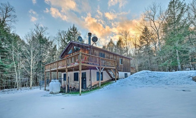 Jewett House | Jewett Cabin with Viewing Deck - 10 Mins to Skiing!