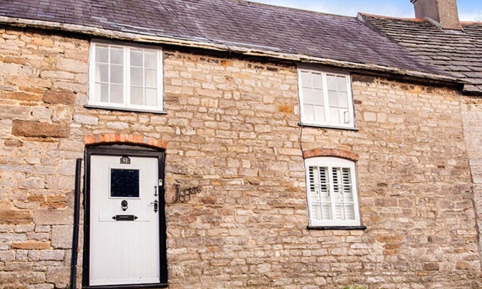 Corfe Castle Village House | Jiggers Cottage (Sleeps 6 + Baby)