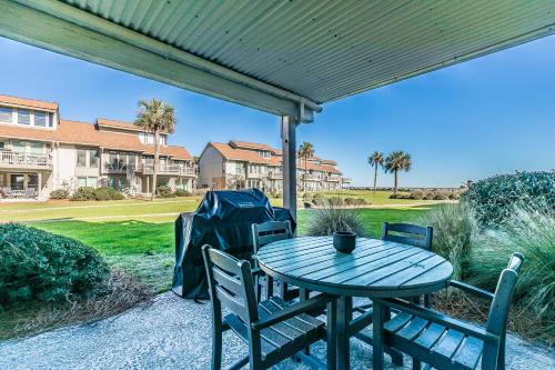 Saint Helena Island Villa | John Fripp Villa 1st Floor - Steps to beach and pool - Ocean Views