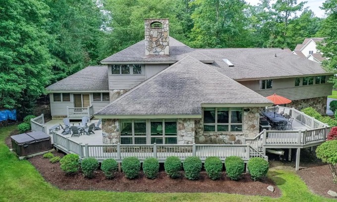 Blakeslee House | Johnny Appleseed