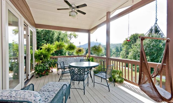 Lake Junaluska House | JOIN US THIS FALL AND WINTER AT BEAUTIFUL LAKE JUNALUSKA! See you soon!