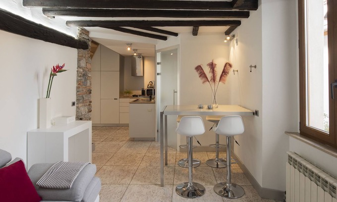 Como City Centre Apartment | JOIVY Cosy Apt in Como Centre