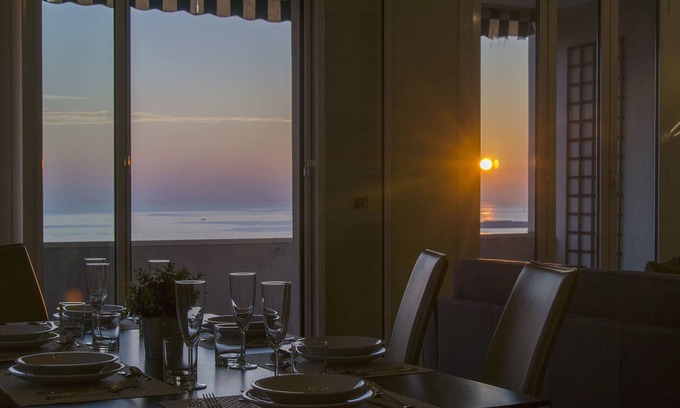 Foce Apartment | JOIVY Fronte del Mar Seaview Apartment Casaregis
