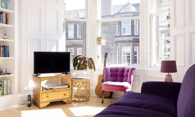 Morningside Apartment | JOIVY Gorgeous 1-Bed Flat With A Shared Garden