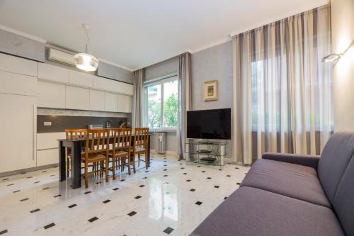 Albaro Apartment | JOIVY Spacious 2-bedroom flat with Parking and Balcony