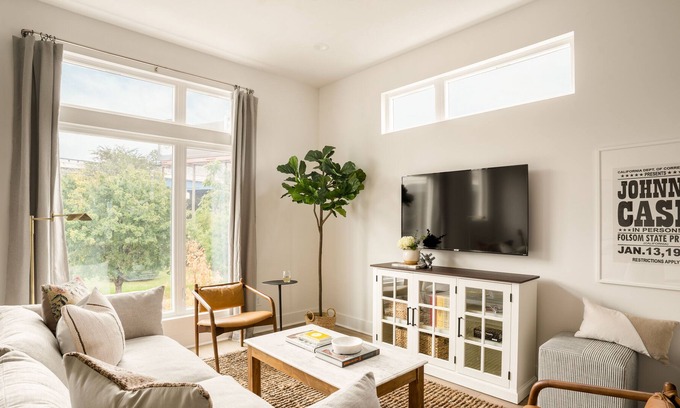 Hadley - Washington Cottage | Jolene by Avantstay Stunning Townhouse in Great Location in Nashville!