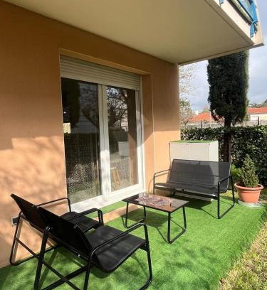 Castres Apartment | Joli Appt La Pérouse, Centre ville, Rez de Jardin