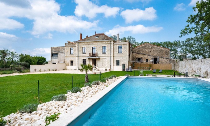 Sauzet House | Jolie masdame - Sauzet