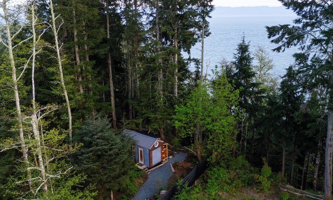 Jordan River Cabin | Jordan River Oceanfront Surf Shack with free Surfboards/Beach trail to the waves