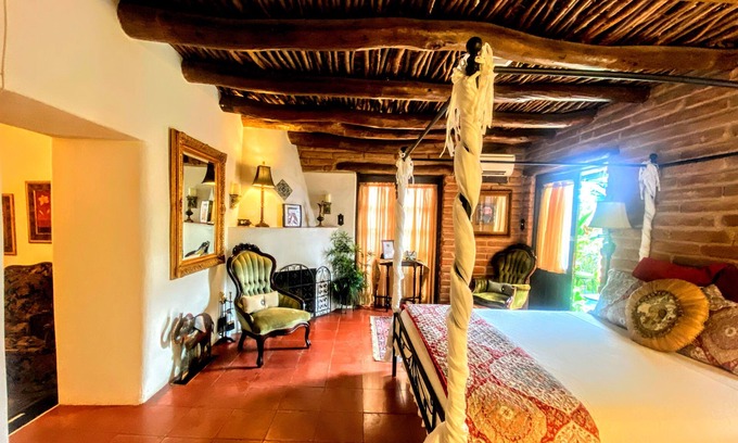 Mesilla Apartment | Josefinas Queen Suite in Mesilla Plaza