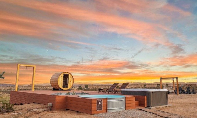 Yucca Valley House | Joshua Tree-Spa Pool Firepit Sauna Game Room