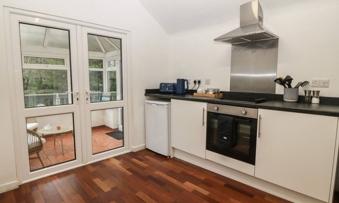 Pentraeth House | JOURNEY'S END, pet friendly, country holiday cottage in Benllech