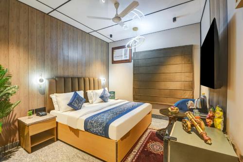 Jangpura Hotel | JS Residency Luxe Collection Hotel Near Nizamuddin Railway Station