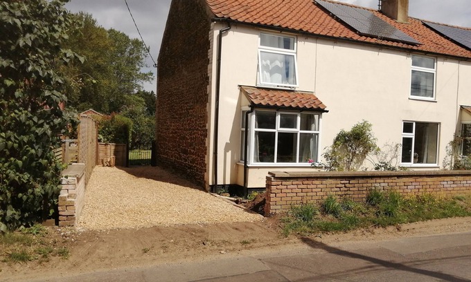 King's Lynn Cottage | Jubilee Annexe is a cosy cottage in a peaceful West Norfolk Village.