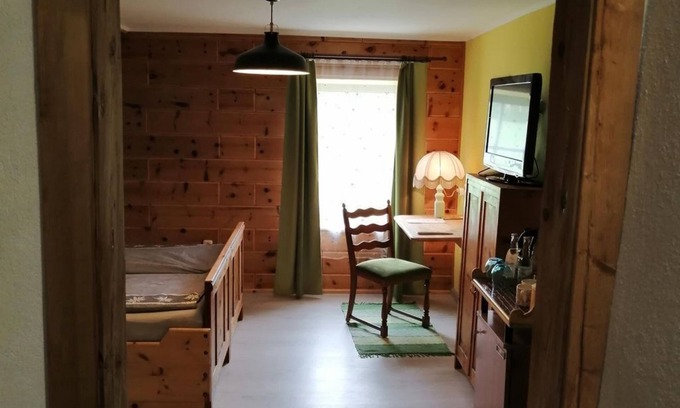 Sankt Peter in Holz Bed & Breakfast | Junior Suite "alfons Walde" - Landhaus Gritschacher
