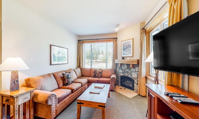 Mammoth Lakes Hotel | Juniper Springs Lodge 119