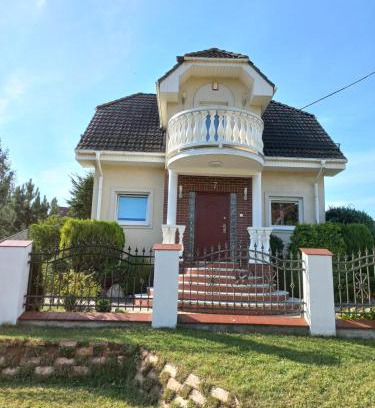 Junoszyno House | JUNONA dom 10 -15 os z ogrodem, obok Stegna i Jantar, morze bez tłumów