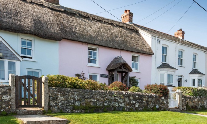 Coverack Apartment | Just a stone's throw away from the water's edge, thatched Trevarrow Cottage is the ideal place to un