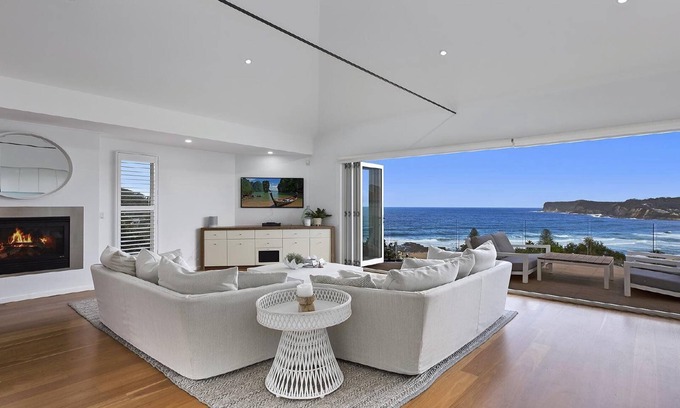 North Avoca House | KAILANI - OVERLOOKING CAPE THREE POINTS AND NORTH AVOCA BEACH