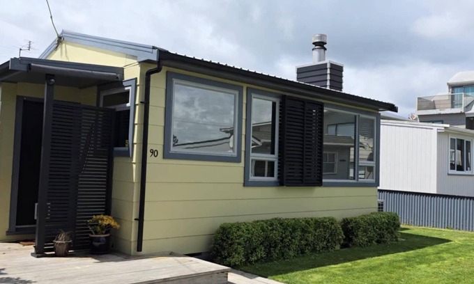 Urenui Cottage | Kainga Tatahi - Modern Urenui Beach Bach
