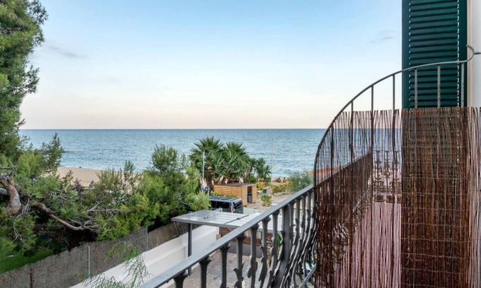 Caldes d'Estrac House | Kalima Beach