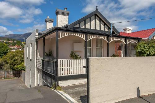 New Town House | Kallara House walk to restaurant strip