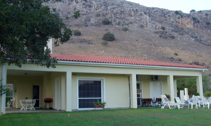 Larissos Villa | Kalogria West Peloponnese "VILLA ΜΑΝOLIA "