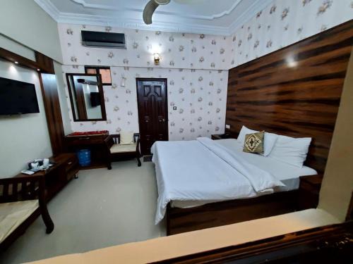 PECHS House | Karachi Guest House