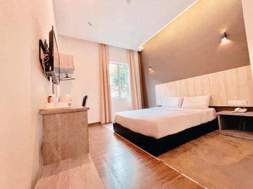 Tanjung Hotel | KARANG TIMUR MOTEL