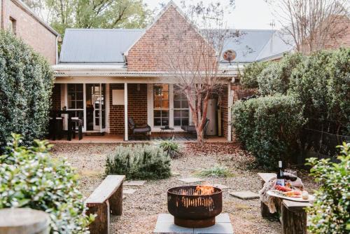 Central Mudgee House | Kareela Cottage - A Charming Country Getaway