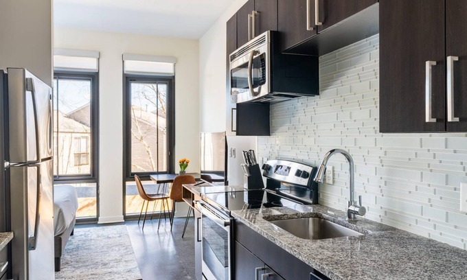 Del Ray Apartment | Kasa Modern Studio Gym Access Alexandria