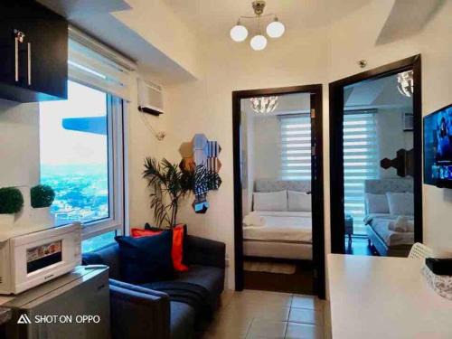 Ugong Apartment | Kasara Condo Staycation by Vhi