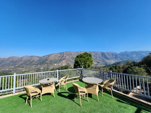 Kumarhatti Apartment | Kasauli Green View with Pool by Kasauli Vista