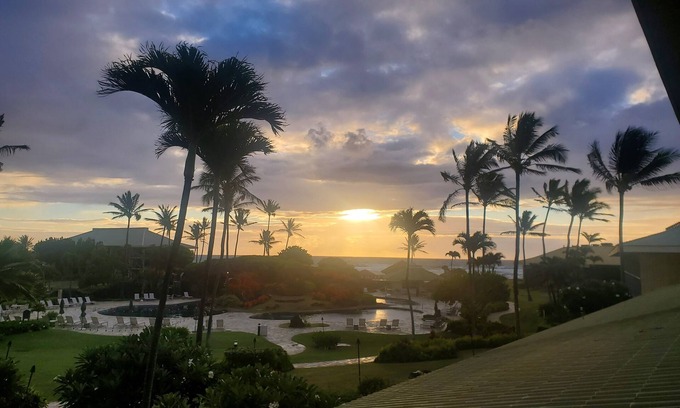 Hanamaulu Condo | KAUA'I BEACH RESORT-BEACHFRONT, OCEAN VIEW, POOLSIDE VIEW FROM YOUR LANAI