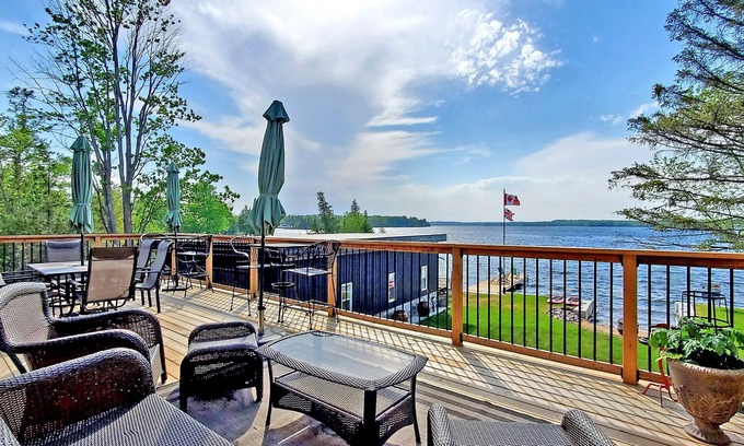 Bobcaygeon Cottage | Kawartha Dream Cottage with Hot Tub w/Games House
