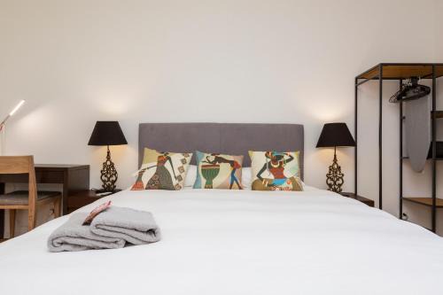 Werd Apartment | KAYA Zurich Apartment 2A - Downtown 2BR Apt with Balcony