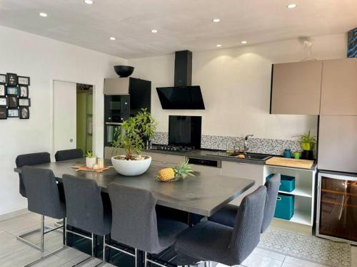 Les Avirons Apartment | Kaz Ajeya