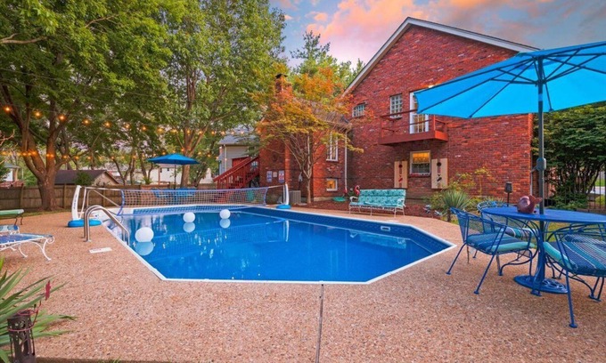 Kansas City House | KC Backyard Vacation