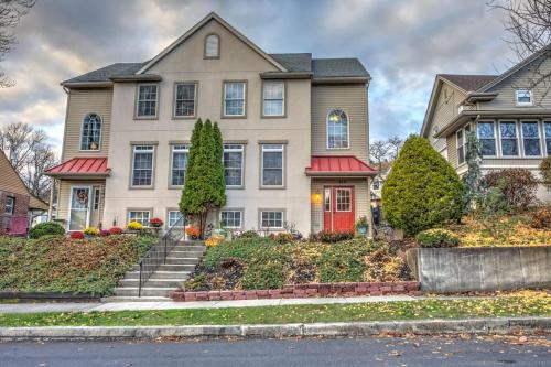 West Lawn House | KC-Guesthouse in Wyomissing Hill, PA