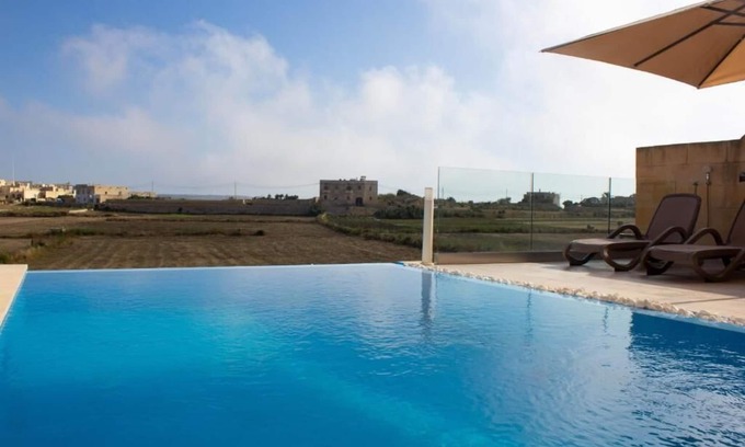 Santu Pietru Apartment | Kenn Holiday Home 4 bedrooms with private pool