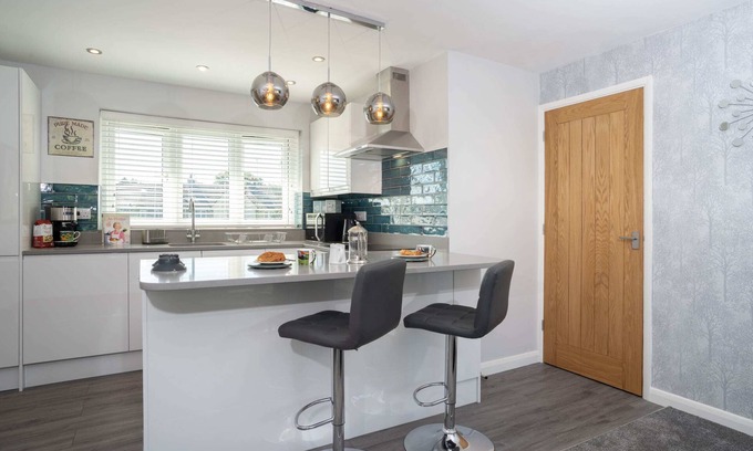 Staveley Apartment | Kentmere Haven with Parking by LetMeStay