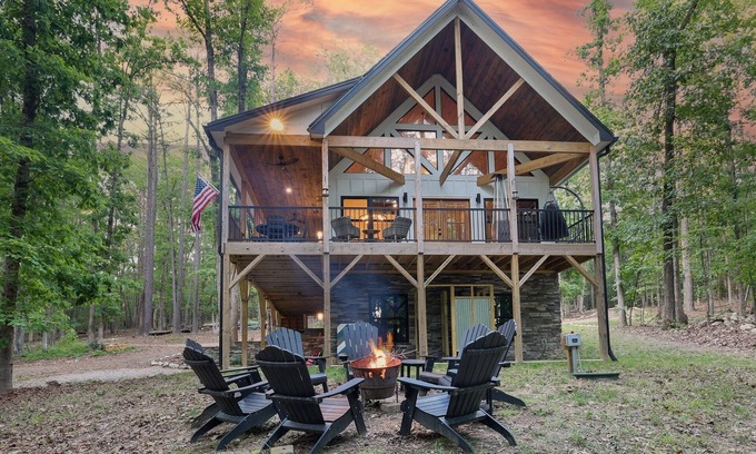 Manson House | Kerr Lake-Pvt Dock included-Beach area and Cove
