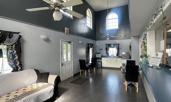 Clanton Hotel | Key West Inn - Clanton