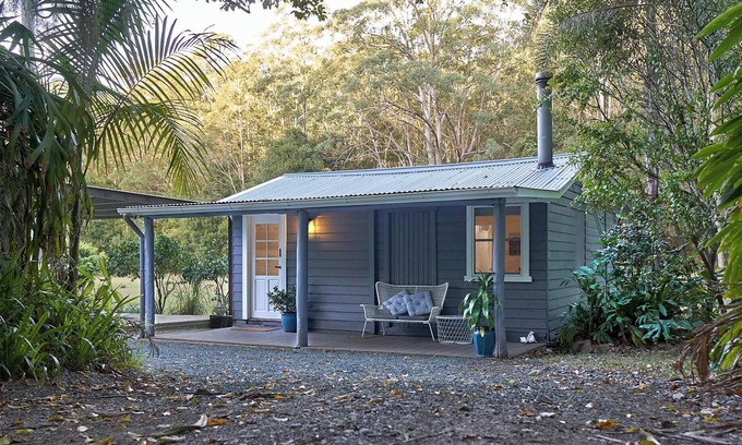 Cooranbong Cabin | Kick back in a calm, stylish space in the foothills of the Watagan Mountains